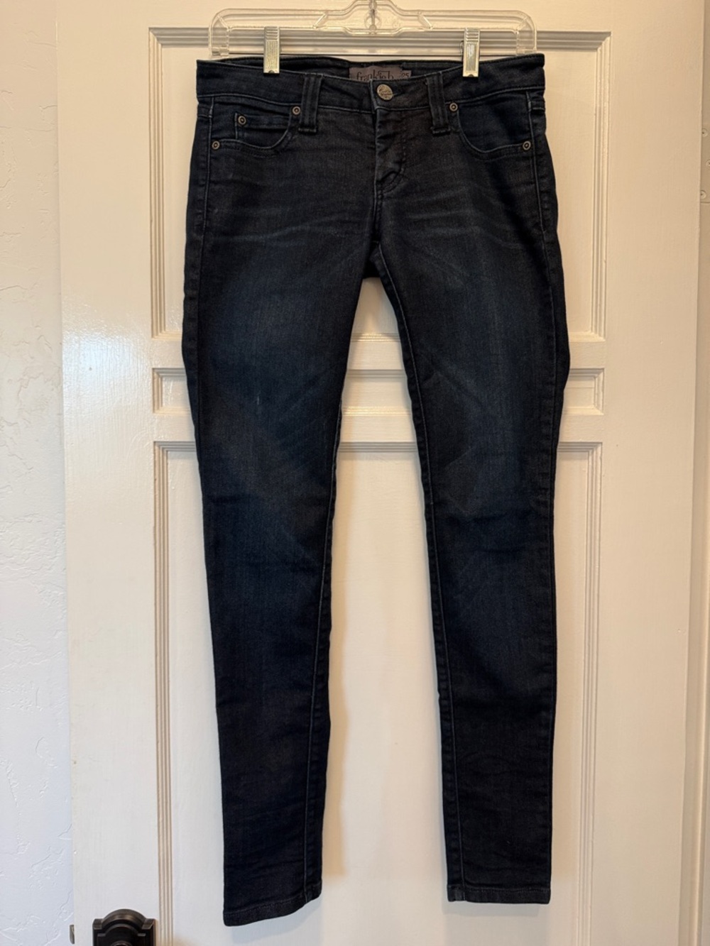 Women’s Dark Wash Skinny Jeans - Black